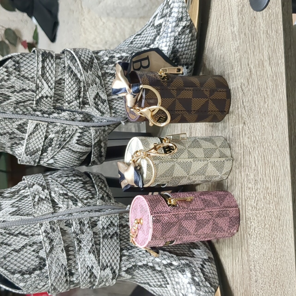 Purses - Picture 3 of 3